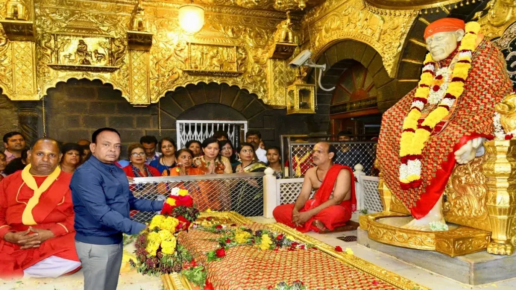 शिर्डी पहुंचे जामताड़ा विधायकन डॉ. इरफान अंसारी, सुख शांति एवं भाईचारा के लिए मांगी मन्नतें; कहा-मेरा सभी धर्मों पर है आस्था