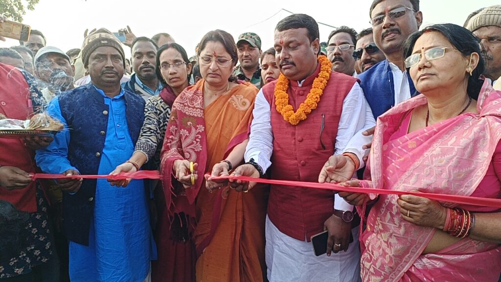 मकर स्नान के लिए उमड़ी श्रद्धालुओं की भीड़, देश के कोने-कोने से जुटे सैलानी