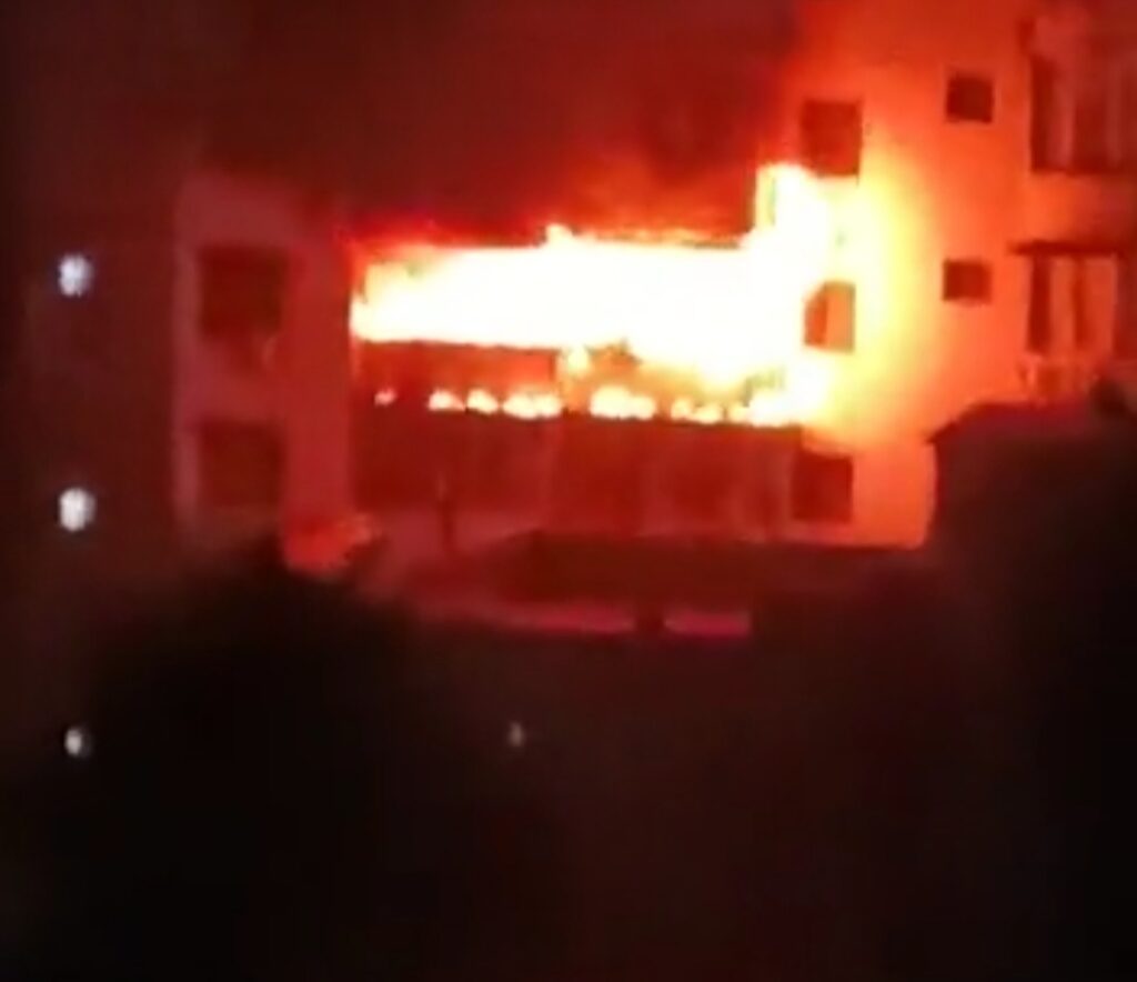 धनबाद के आशीर्वाद टावर में लगी भीषण आग, 14 लोगों की दर्दनाक मौत