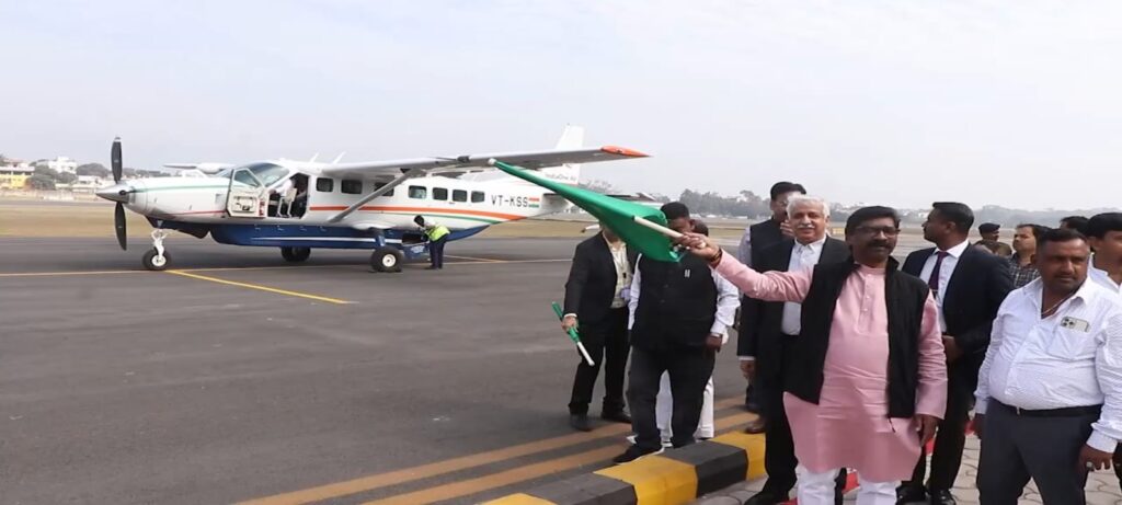 इंतजार खत्म: जमशेदपुर से कमर्शियल फ्लाइट ने भरी उड़ान, अब 1 घंटे में पहुंचेंगे कोलकाता; जानिए कितना होगा किराया