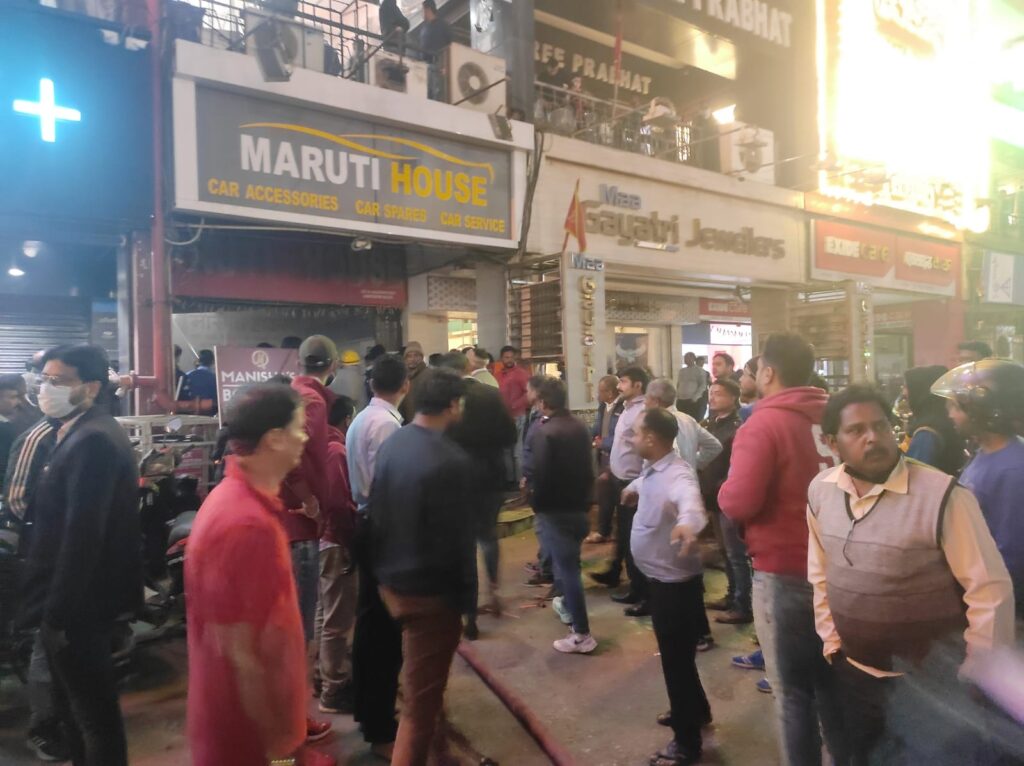 रांची : चर्च काम्प्लेक्स के मारुती हाउस में लगी आग, अफरातफरी का महौल