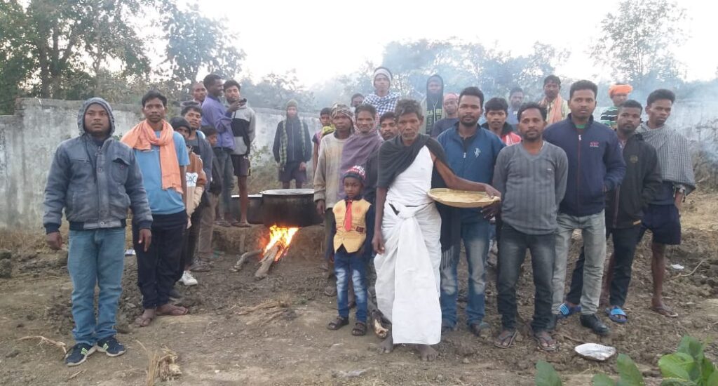 ढोल-मांदर के थाप पर गीत गाकर खूब नाचे आदिवासी, इंदिरा गांव में धूमधाम से मनाया गया सोहराय पर्व