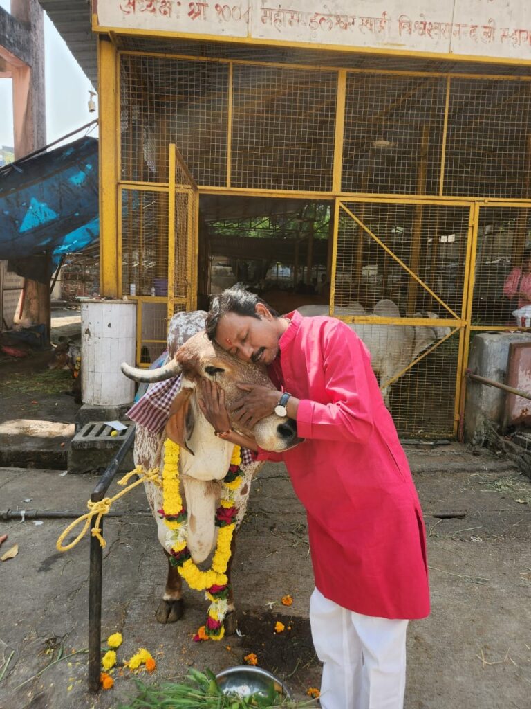Cow Hug Day: मुम्बई में ‘काऊ हग डे’ का आयोजन 14 फरवरी को