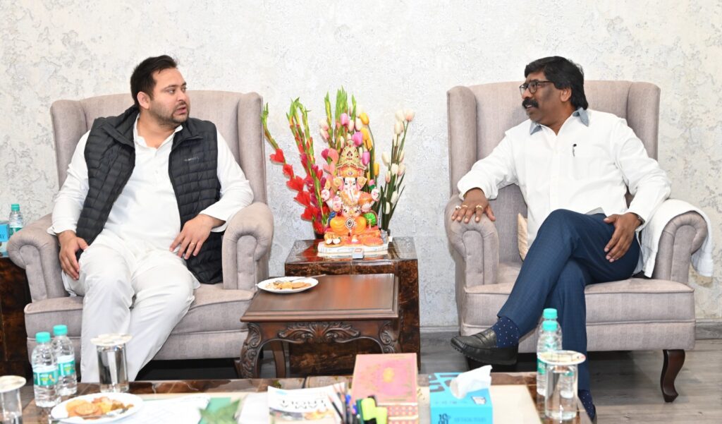 झारखंड : हेमंत सोरेन से मिले तेजस्वी यादव, लोकसभा चुनाव को लेकर कह दी बड़ी बात; पढ़िए