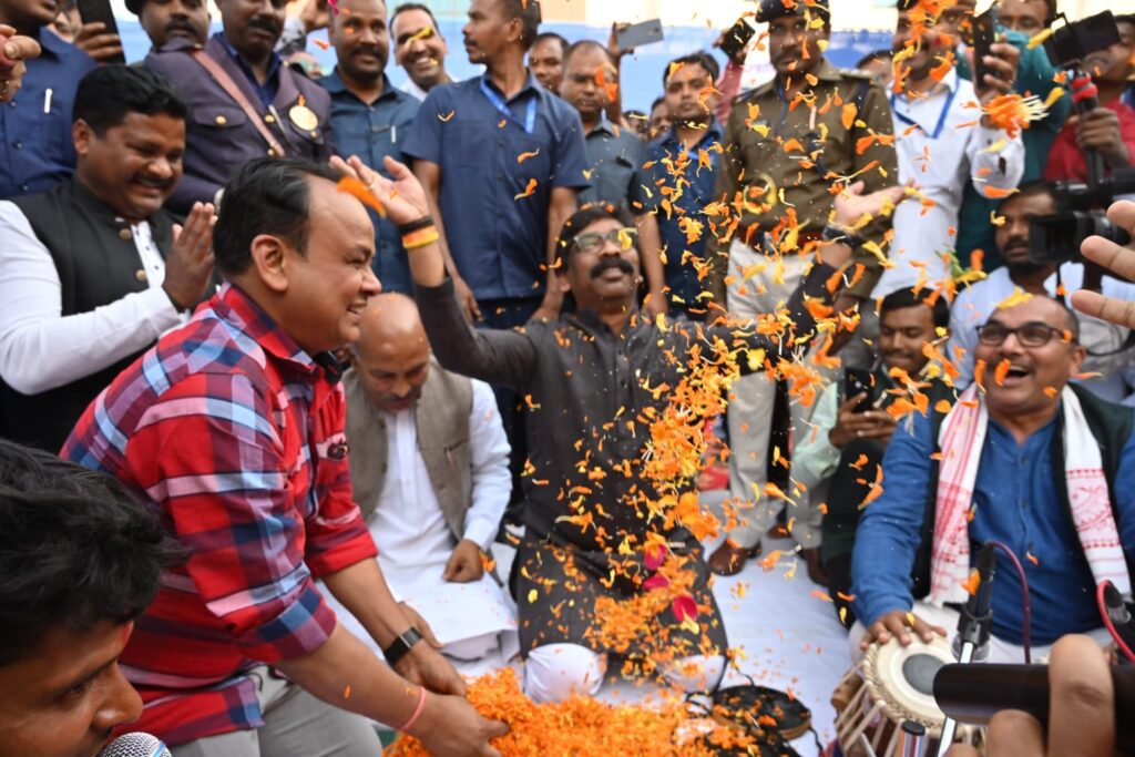 Ranchi : विधानसभा परिसर में होली मिलन समारोह कार्यक्रम में सम्मिलित हुए मुख्यमंत्री हेमन्त सोरेन