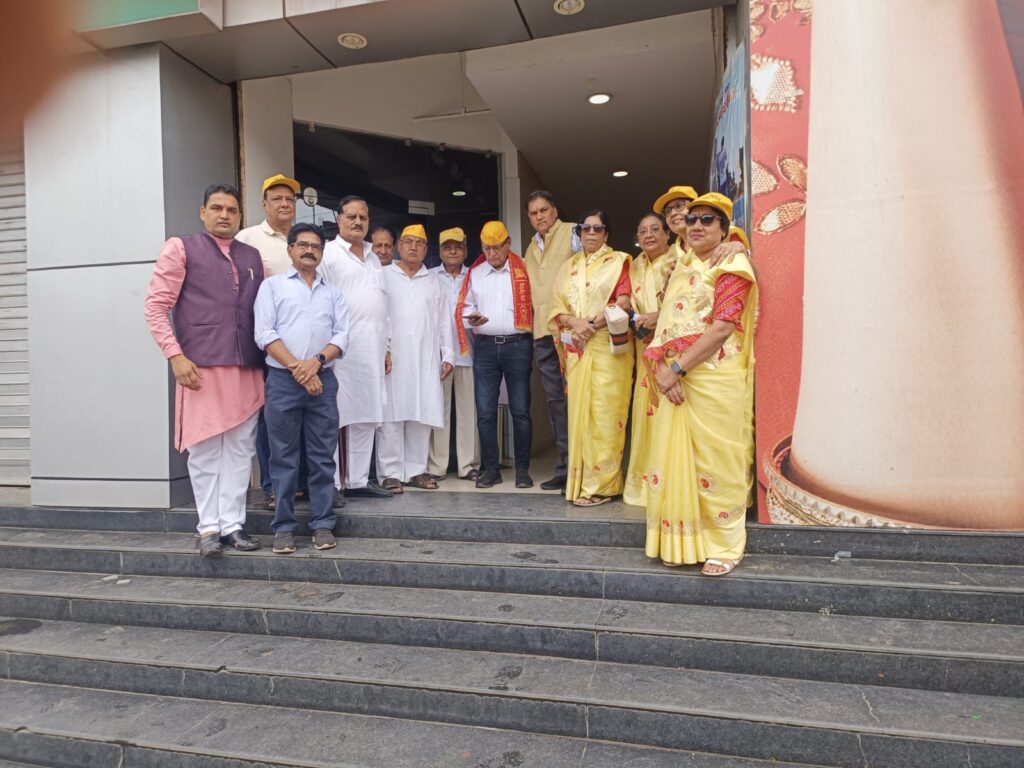 Hazaribag : आईलेक्स में जैन समाज के लोगों ने देखी फिल्म वीर गोम्मटेशा