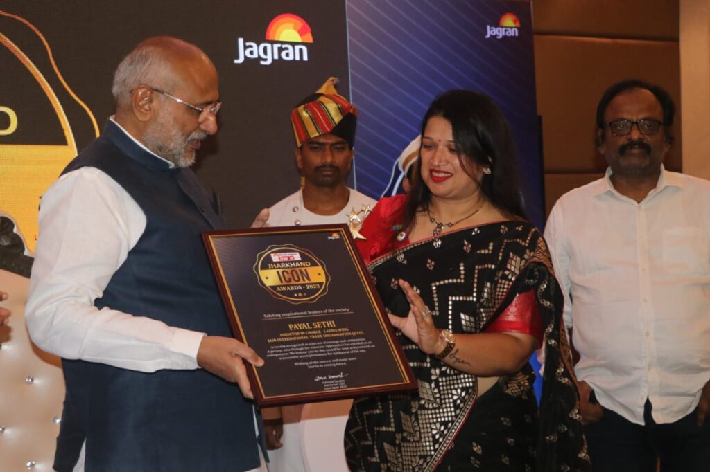 रांची जीतो चैप्टर की पूर्व अध्यक्षा को राज्यपाल ने आइकॉन अवार्ड से नवाजा