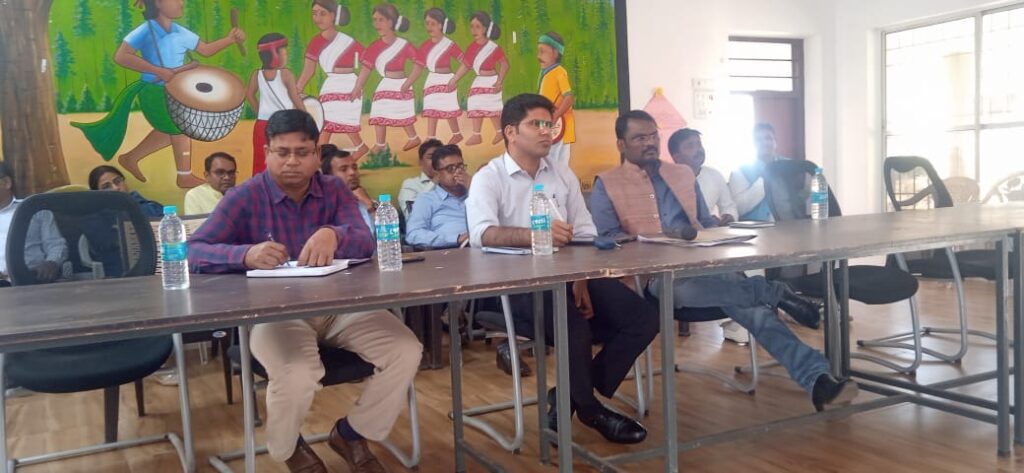 Koderma: शांति एवं सौहार्दपूर्ण वातावरण में होली का पर्व सम्पन्न कराने को लेकर जिला स्तरीय शांति समिति की बैठक संपन्न