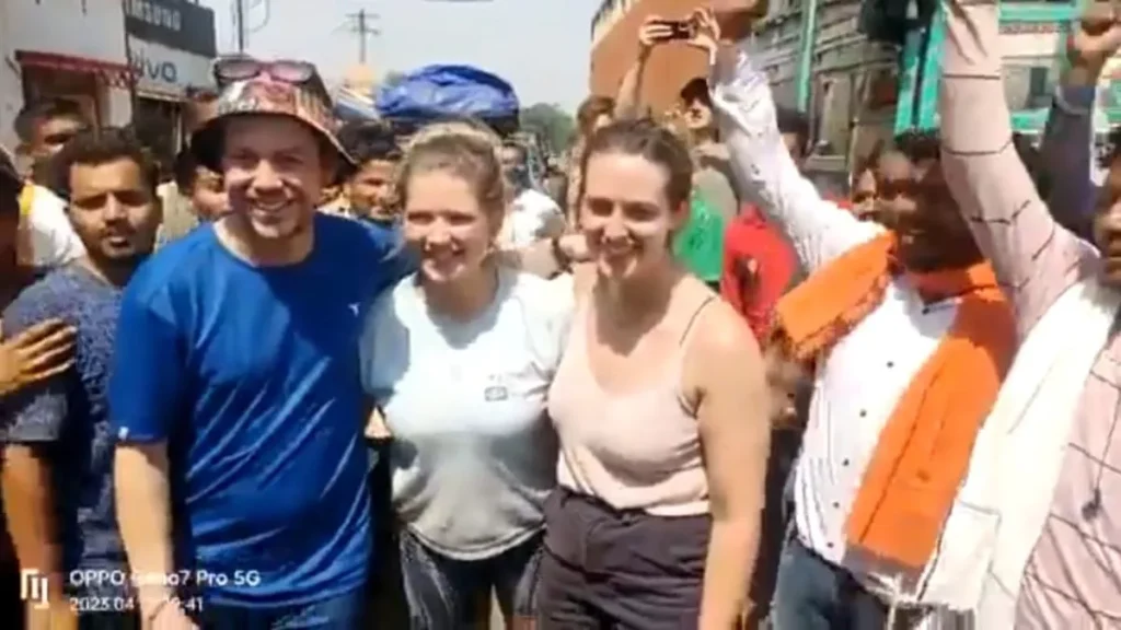 Jharkhand: आंदोलनकारियों ने विदेशी मेहमानों से लगवाए नारे, 60:40 नाय चलतो