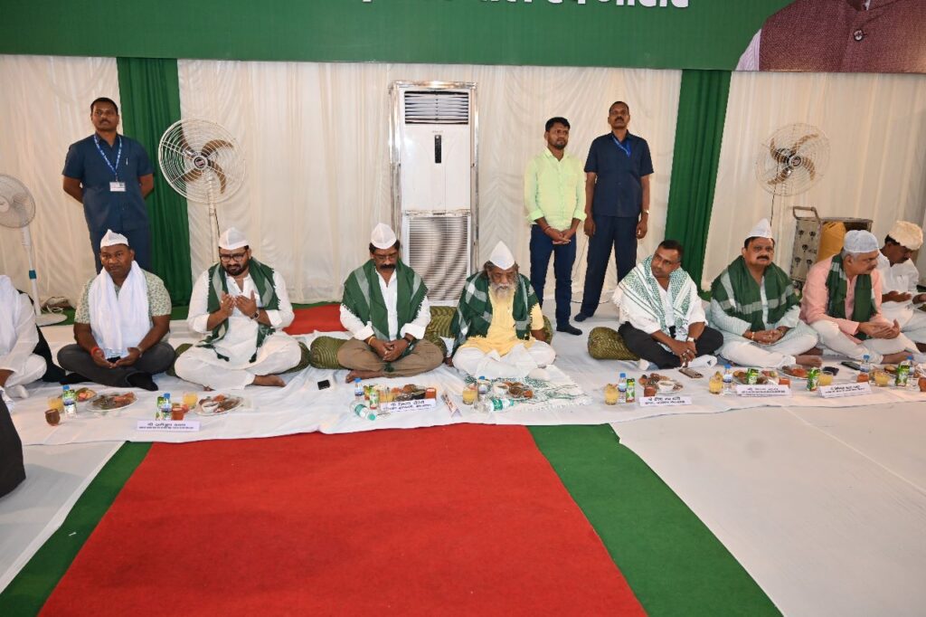 Jharkhand: मुख्यमंत्री आवास पर हुई इफ्तार पार्टी, नेता व प्रशासनिक अधिकारी हुए शामिल