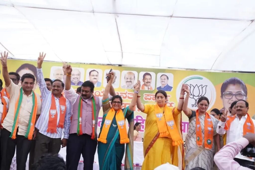 केंद्रीय शिक्षा राज्य मंत्री ने कर्नाटक के निपानी में किया भाजपा प्रत्याशियों के लिए चुनाव प्रचार, स्मृति ईरानी के साथ साझा किया मंच
