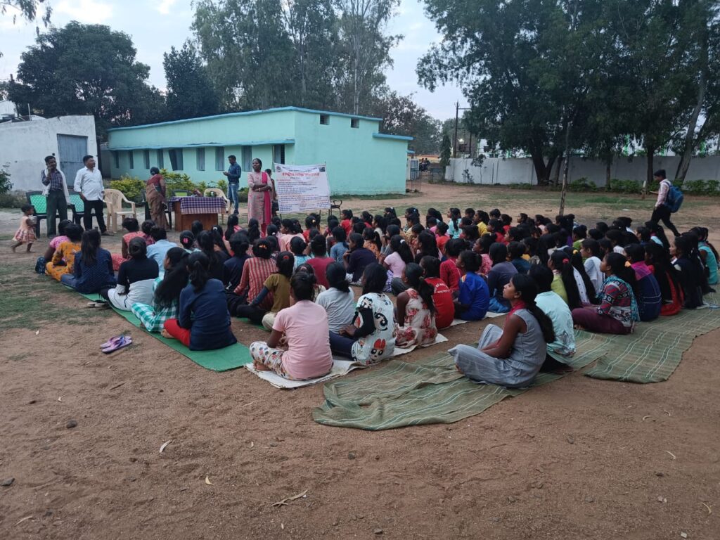 Balrampur: एकलव्य विद्यालय कुसमी में विधिक साक्षरता शिविर का आयोजन