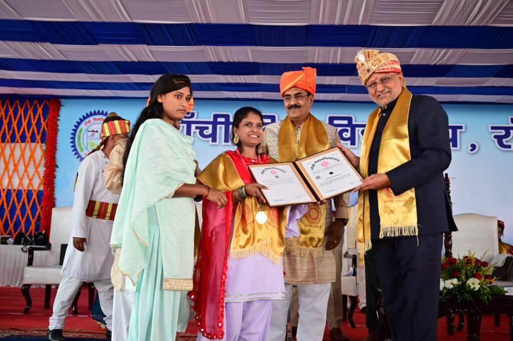 Jharkhand: रांची यूनिवर्सिटी के 36वें दीक्षांत समारोह का हुआ आयोजन, 65 टॉपर्स के बीच 81 गोल्ड मेडल बांटे गए