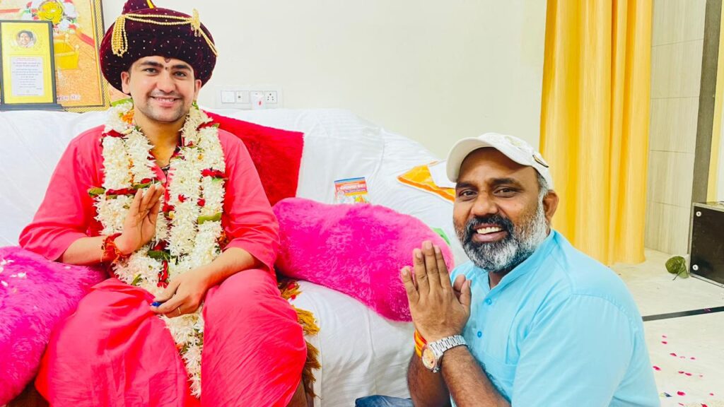 बागेश्वर धाम बालाजी सरकार पर बनेगी फिल्म, निर्देशक विनोद तिवारी ने की घोषणा