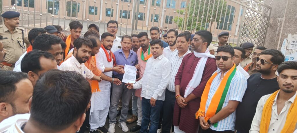 Balrampur: भाजपा जिला समन्वय समिति की बैठक में शामिल हुए प्रदेश संगठन महामंत्री पवन साय