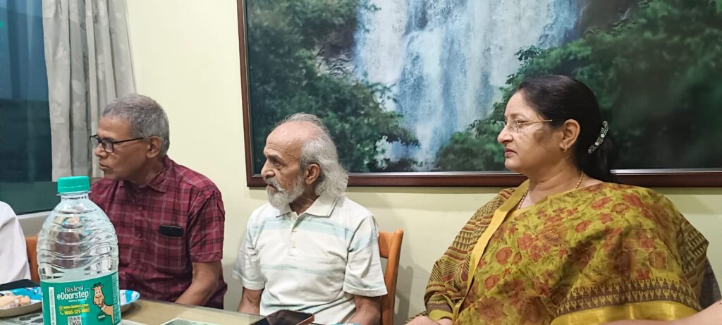 Koderma: केंद्रीय शिक्षा राज्य मंत्री ने खिलाड़ियों को अंग वस्त्र देकर किया सम्मानित