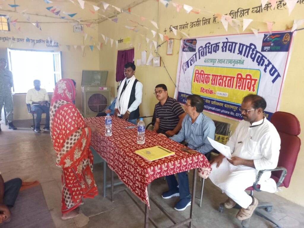 पंचायत भवन सनावल में विधिक साक्षरता शिविर आयोजित