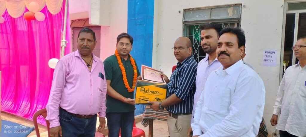 World Blood Donor Day: भीषण गर्मी में भी रक्तदाताओं का जोश हाई, बड़ी संख्या में बटालियन के जवानों और युवाओं ने किया रक्तदान