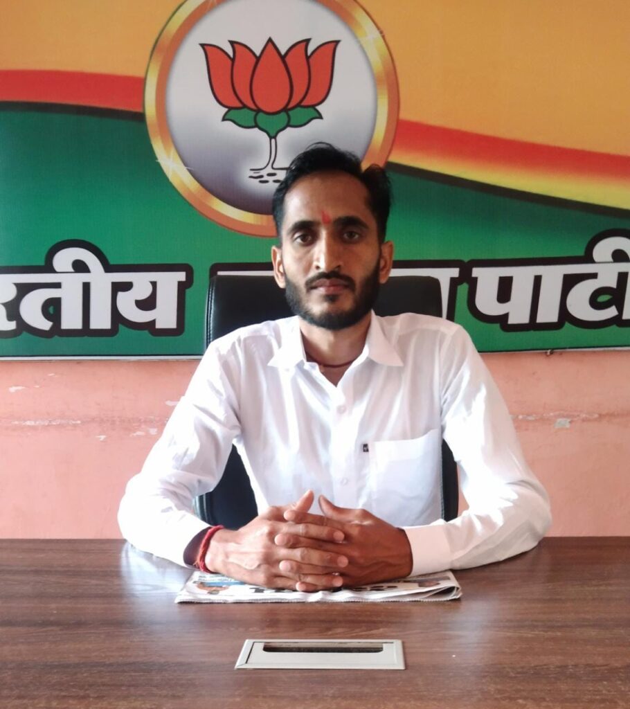 Balrampur: युवाओं को जागरूक करने घर-घर जा रही है भाजपा, विधानसभा चुनाव में युवाओं की होगी महत्वपूर्ण भूमिका
