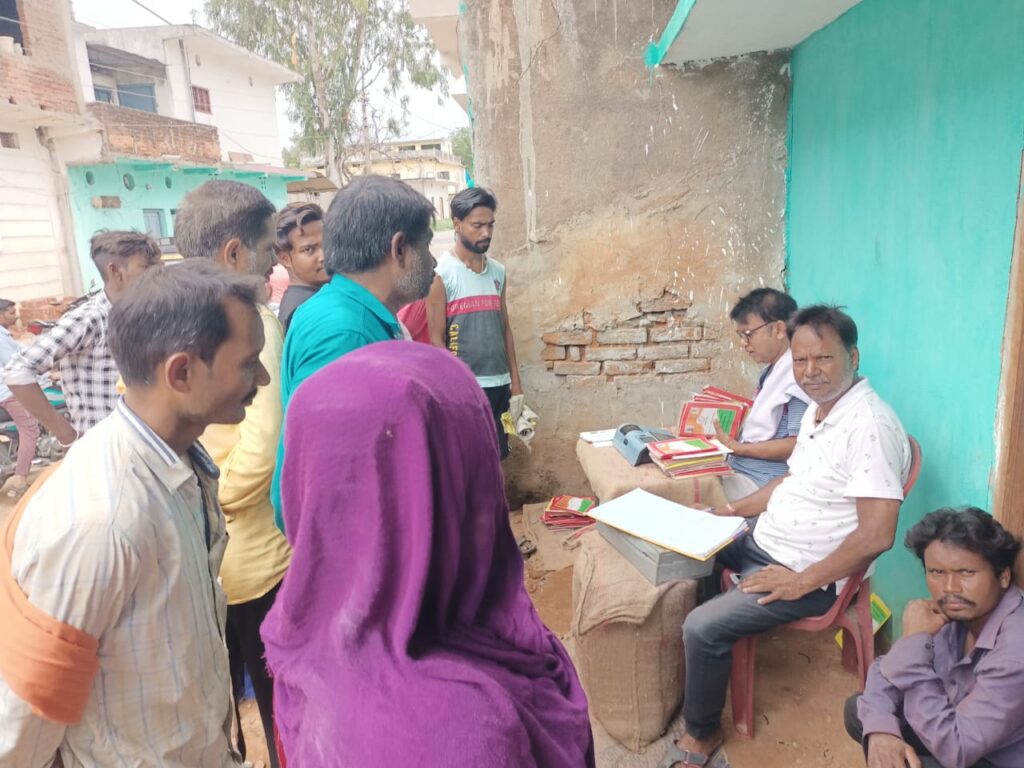 Balrampur: पीडीएस भवन के अभाव से राशन कार्डधारी होते हैं परेशान