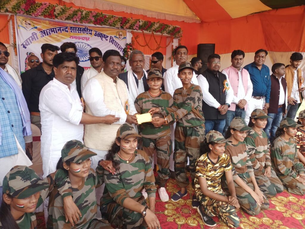 Ramchandrapur: सांस्कृतिक कार्यक्रम में आत्मानंद स्कूल को मिला प्रथम स्थान