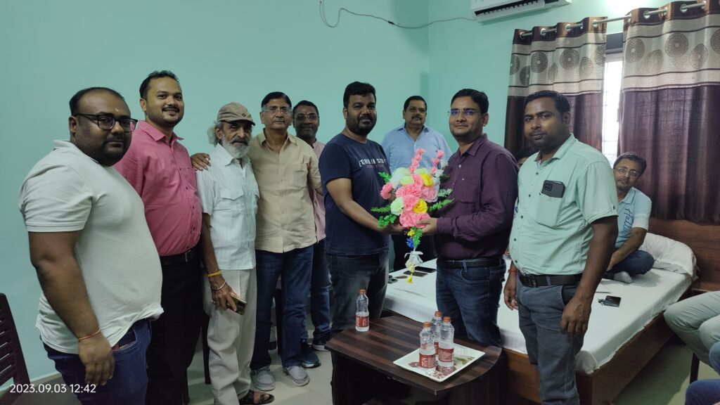 कोडरमा जिला होटल संघ की नई कमेटी का गठन, उमाशंकर अध्यक्ष और सचिव बने सुधीर कुमार