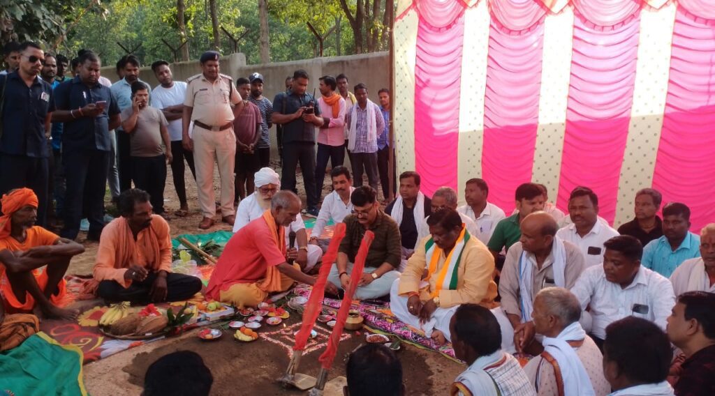 ग्राम रजबंधा के प्रसिद्ध रामचौरा पहाड़ी पर 3 करोड़ 78 लाख रुपए से होने वाले निर्माण कार्य का हुआ भूमिपूजन