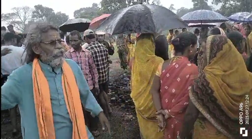 नौकरी और मुआवजा मिलने बाद भी नहीं खाली हो रहा सीसीएल की जमीन