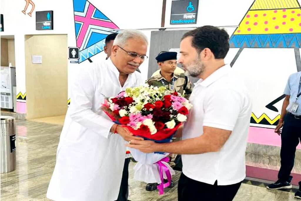 राहुल गांधी आवास न्याय सम्मेलन कार्यक्रम में शामिल होने रायपुर पहुंचे