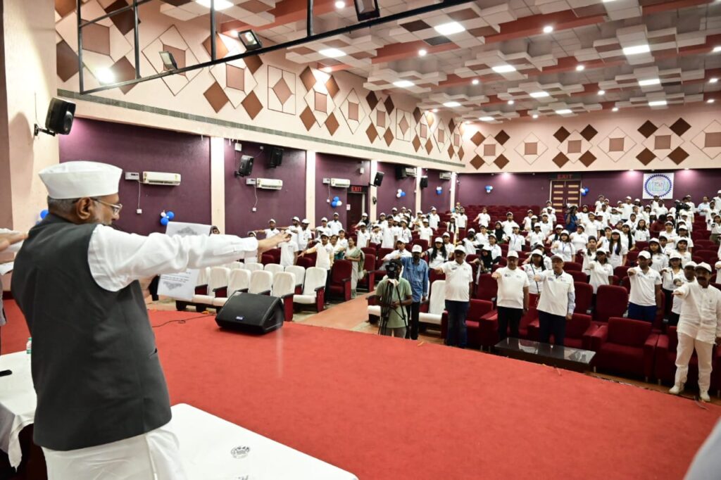 स्वस्थ समाज के लिए स्वच्छ वातावरण आवश्यक: राज्यपाल