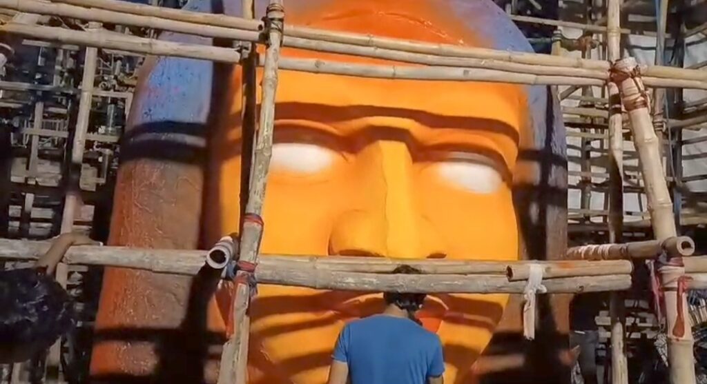 रांची में दुर्गा पूजा की तैयारी जोरों पर, मूर्तियों को मूर्त रूप देने में जुटे कारीगर