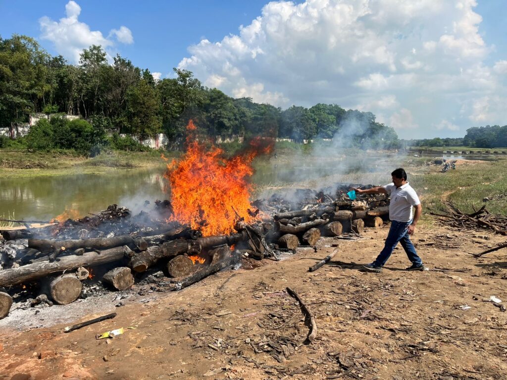 मुक्ति संस्था ने 35 अज्ञात शव का किया सामूहिक दाह संस्कार