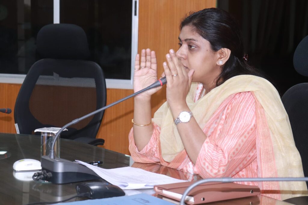 जल शक्ति अभियान को लेकर उपायुक्त ने पदाधिकारियों के साथ की बैठक, दिये आवश्यक दिशानिर्देश