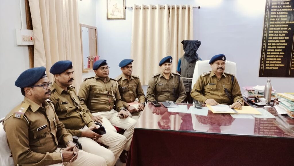 खूंटी के बाजार टांड़ में हुए हत्याकांड का खुलासा, आरोपित गिरफ्तार