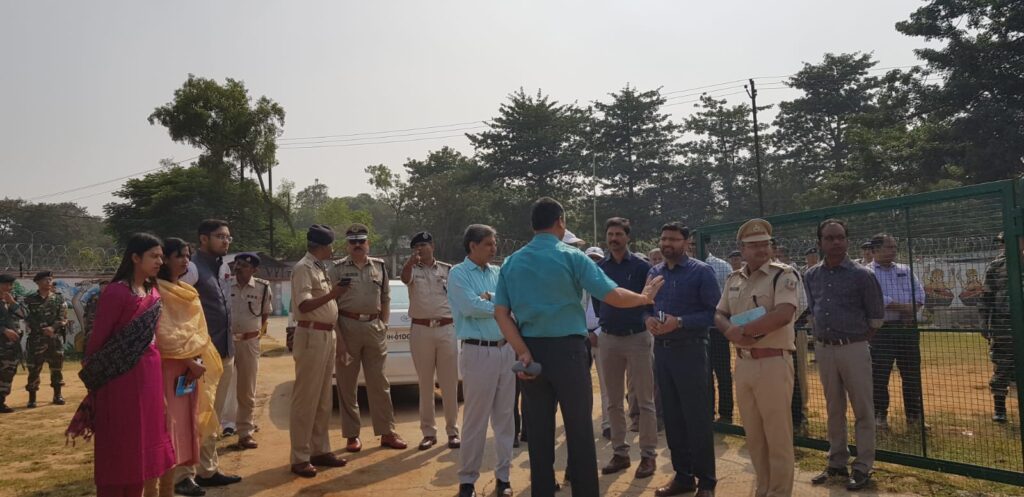 Jharkhand: खूंटी में प्रधानमंत्री के कार्यक्रम की तैयारियों का मुख्य सचिव और डीजीपी ने लिया जायजा