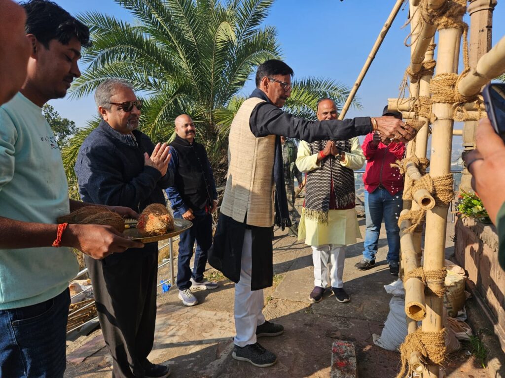 सांसद संजय सेठ ने टैगोर हिल के ब्रह्ममंदिर के जीर्णोद्धार कार्य का किया शिलान्यास