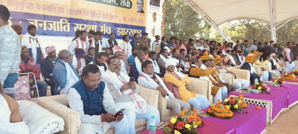 ईसाई और इस्लाम धर्म अपनाए लोगों को अनुसूचित जनजाति का सदस्य नहीं समझा जाए: कड़िया मुंडा