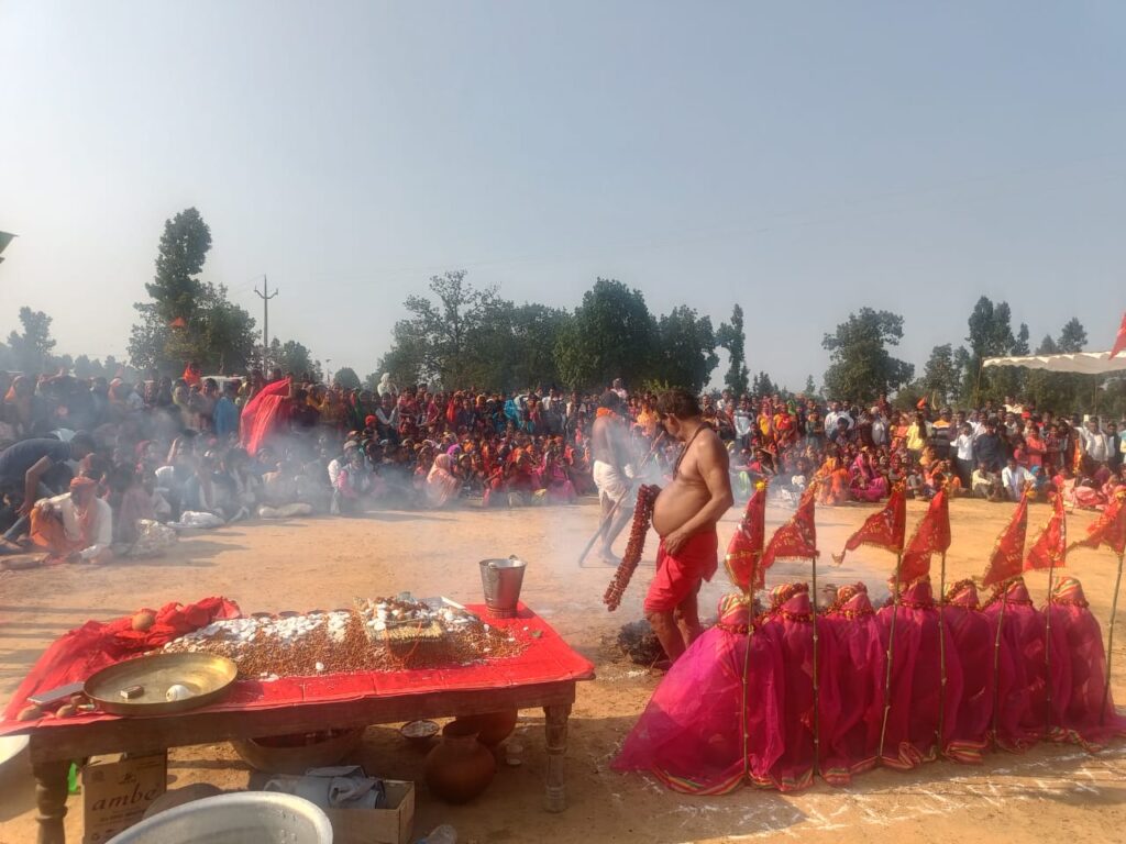 विजयनगर में बाकी नदी के किनारे हर वर्ष की भांति इस वर्ष भी भव्य रूप से कराह पूजा का हुआ आयोजन