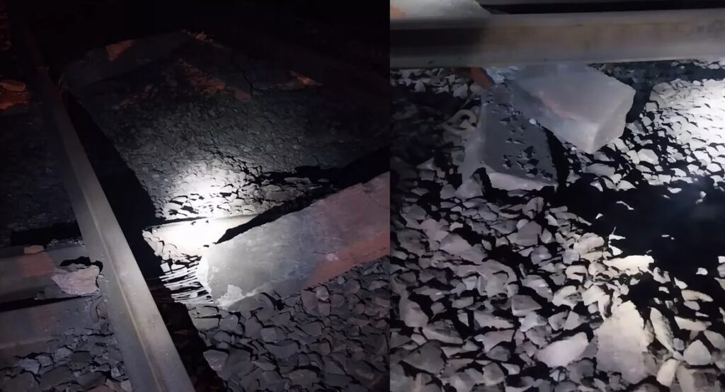 नक्सलियों ने झारखंड में रेल पटरी को उड़ाया, चक्रधरपुर मंडल में ट्रेनों का परिचालन ठप