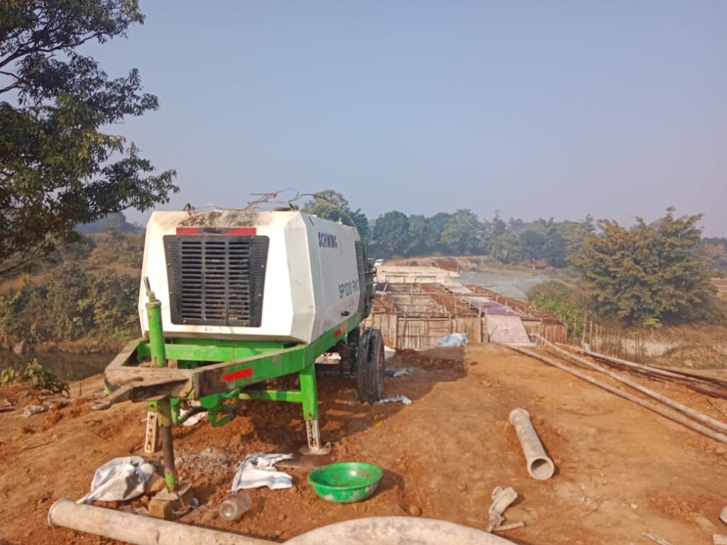 अपडेट: लातेहार में नक्सलियों ने कंप्रेशन मशीन फूंकी, मजदूरों को पीटा