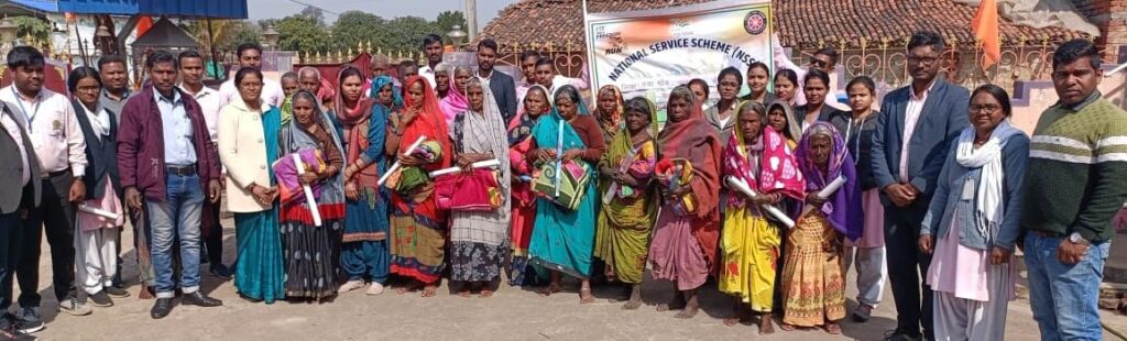 गौतम बुद्ध शिक्षक प्रशिक्षण महाविद्यालय ने किया कंबल वितरण