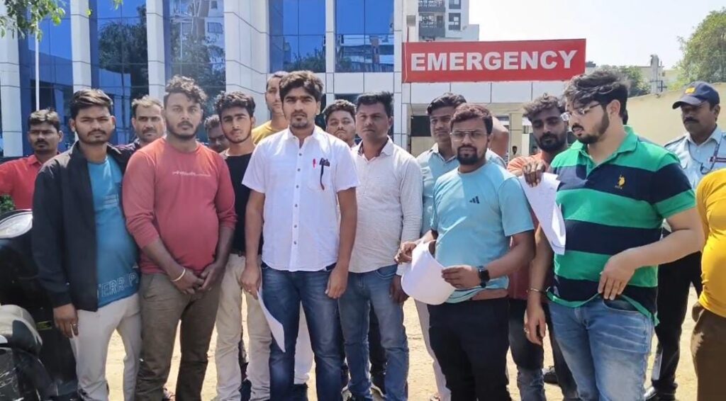 धनबाद में जालान अस्पताल में बच्चे की मौत के बाद हंगामा, अधिक बिल बनाने का आरोप