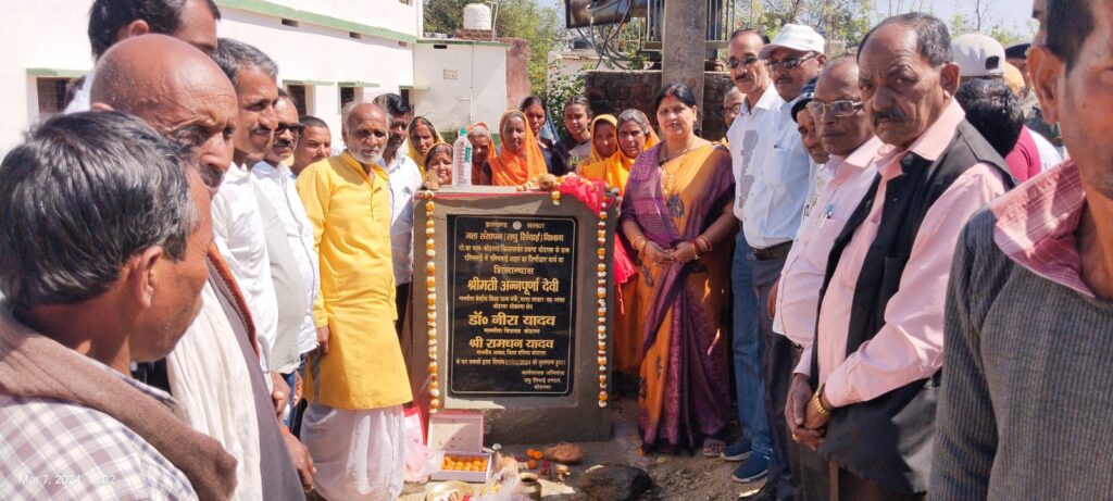 नीरा यादव ने दो तालाबों के गहरीकरण कार्य व जीर्णोद्धार का शिलान्यास किया