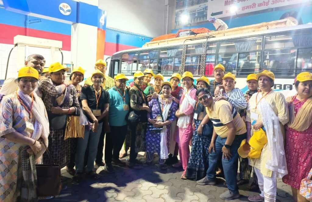 जैन महिला मिलन अयोध्या दर्शन के लिए रवाना