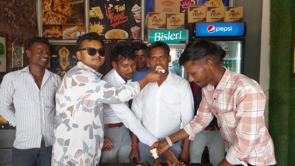 Dream 11 Winner: बलरामपुर जिले में युवक ने ड्रीम इलेवन पर टीम बनाकर जीते अठारह लाख रुपए Dream 11 Winner