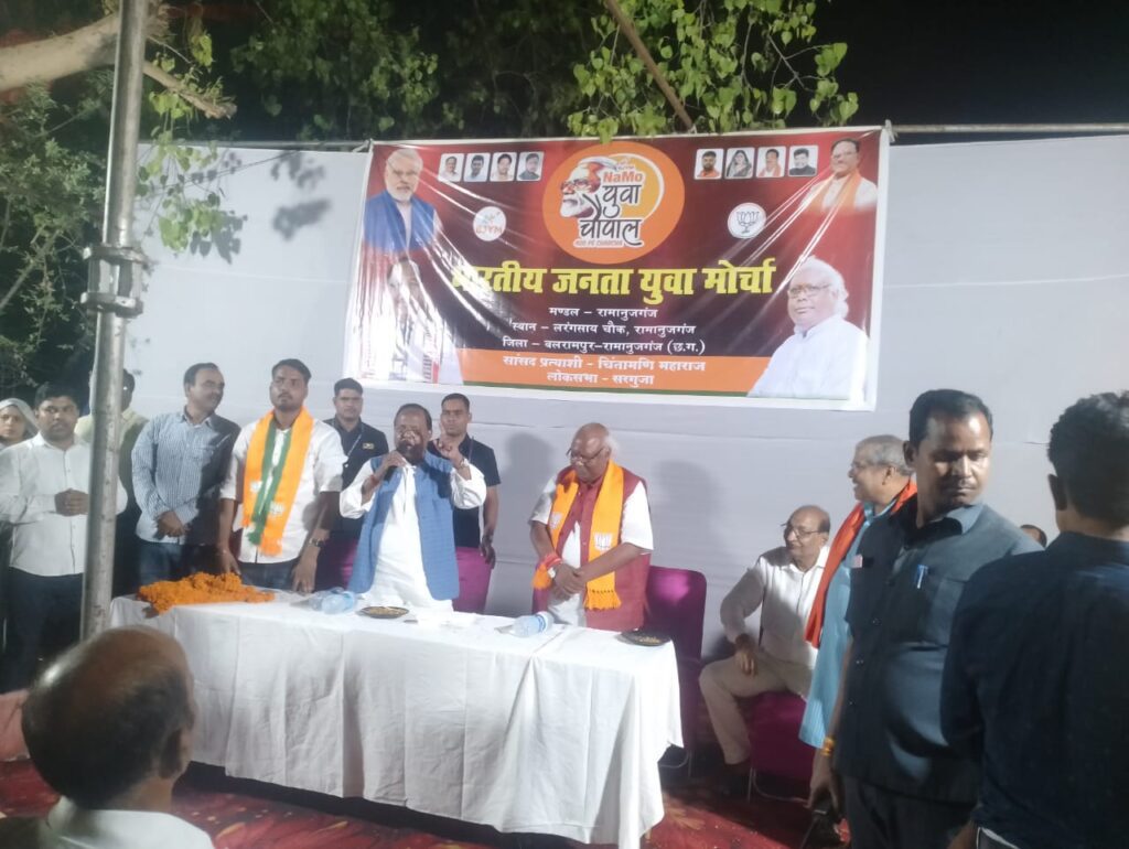 कैबिनेट मंत्री रामविचार नेताम भाजपा उम्मीदवार चिंतामणि महाराज के पक्ष में जमकर कर रहे प्रचार