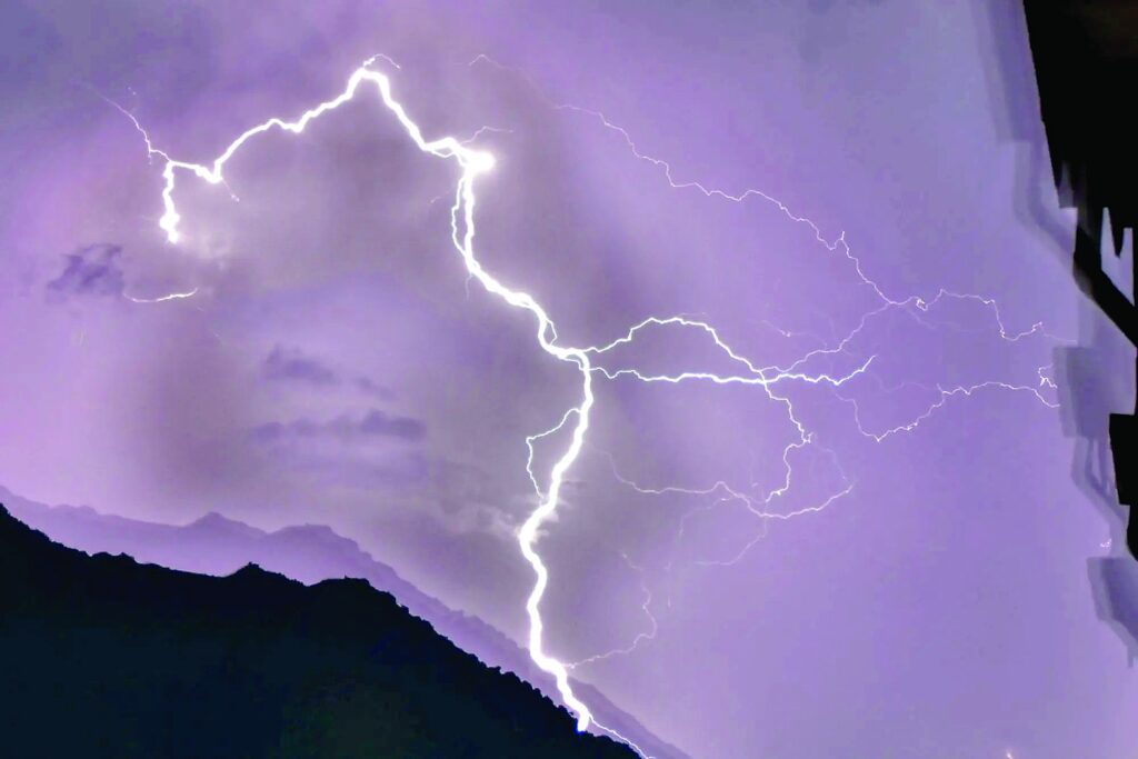 साहिबगंज और दुमका में तीन बच्चों सहित छह की मौत