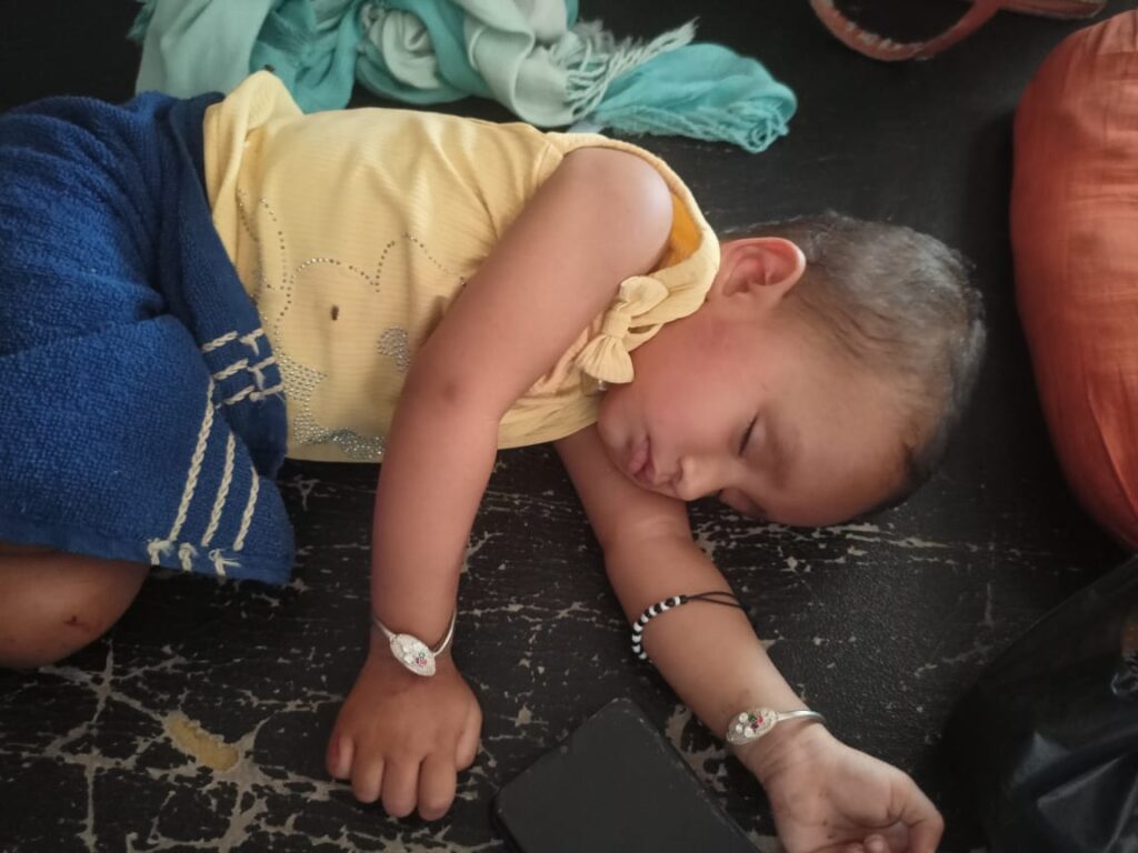 कार और ट्रेलर की टक्कर में दो महिला की मौत, बाल बाल बचा एक वर्ष का मसूस बच्चा