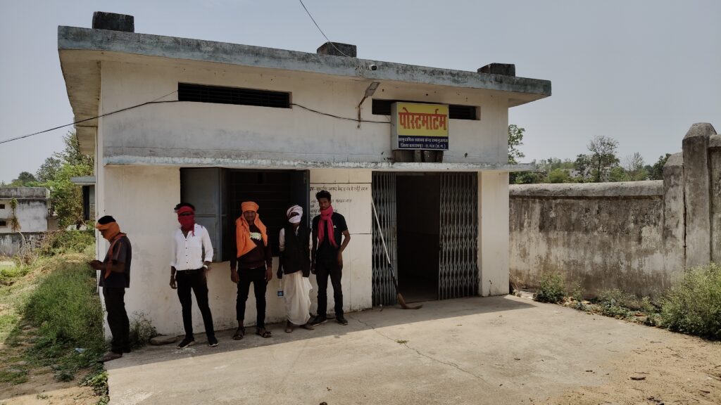 अधेड़ ने फांसी लगाकर की आत्महत्या, जांच में जुटी पुलिस