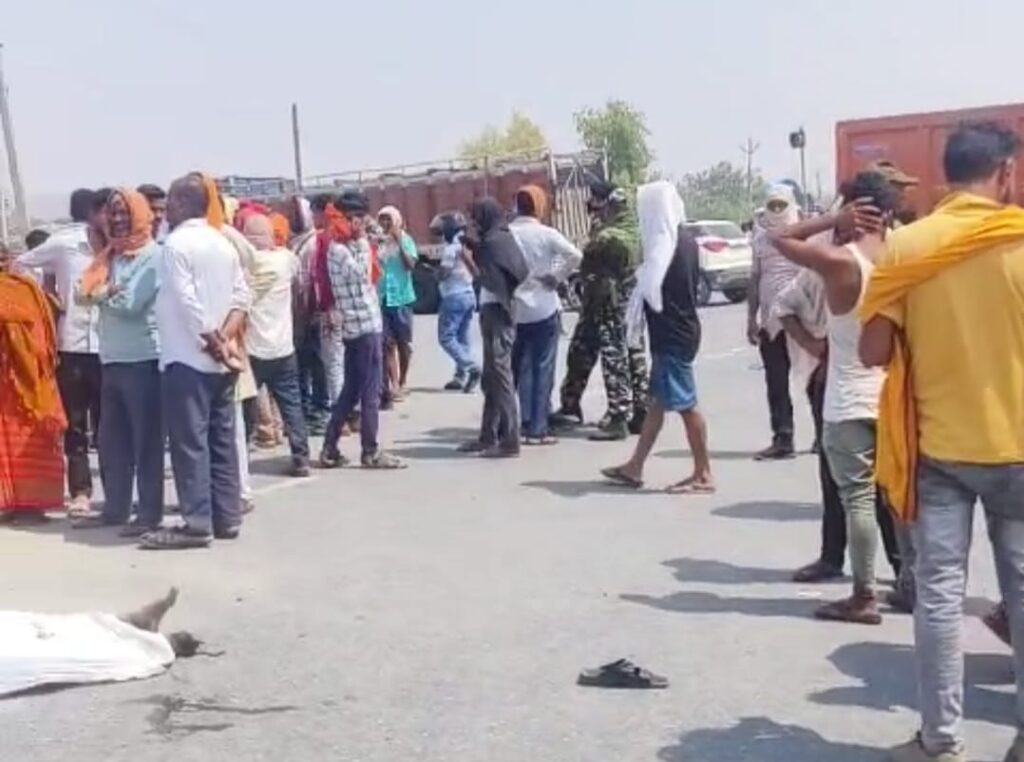 किसान समेत तीन की मौत, ढाई घंटे तक सड़क जाम